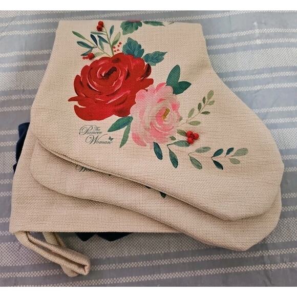 NWOT The Pioneer Woman Set of 2 Red Roses Ruffle Christmas Stockings, 20" - Picture 5 of 5